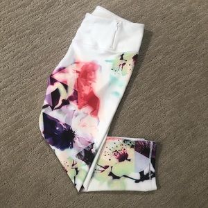 Carrie Underwood leggings